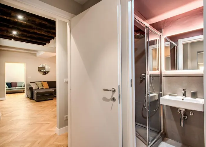 Appartement Trevi Fountain Superior 3 Bdr *